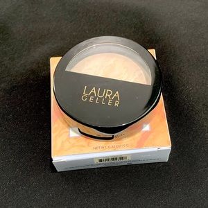 Laura Geller Baked Balance N Brighten Powder Foundation in Porcelain